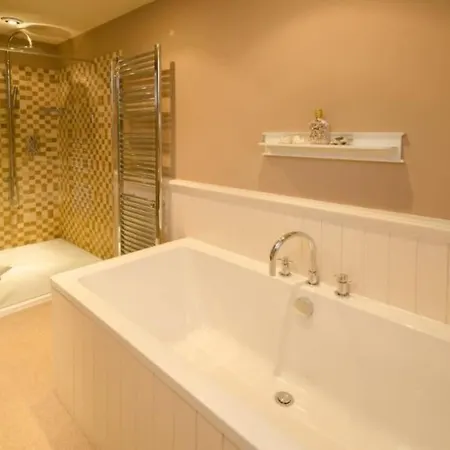 Tatil Evi The Eltermere Old Barn, *