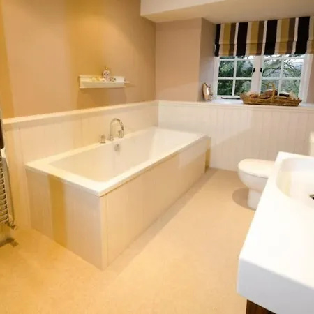 The Eltermere Old Barn, Holiday home *